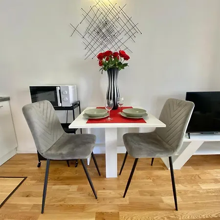 Apartment Albani Life, Stile & Comfort In Soluzione Silenziosa E Indipendente