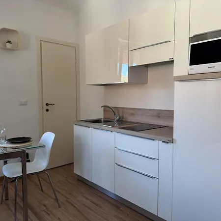Apartament Bright Cozy - Porta Venezia Risorgimento Mediolan