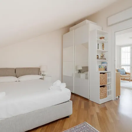 Guesthost - Navigli Modern Flat *