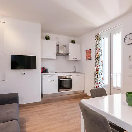 Habesha Flats - A Quiet Retreat Just Steps From The Metro M1 *