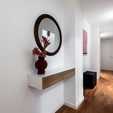 Stayeasy Crocetta - Duomo Walking, 2 Bedrooms 2 Baths * ミラノ