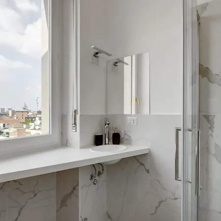 Cozy Penthouse With Stunning View & Balcony Appartement Milan