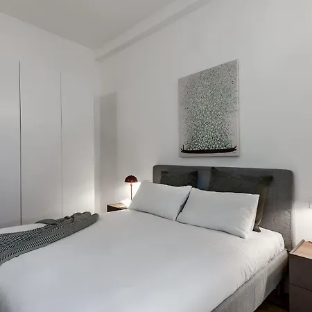 Stayeasy Crocetta - Duomo Walking, 2 Bedrooms 2 Baths ミラノ