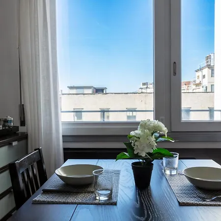 De Homes - Con Vista Su Porta Nuova Vicino Metro