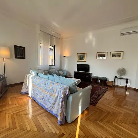 Prestigious 3 Bedrooms, 8 Guest, Centre Porta Romana Milano