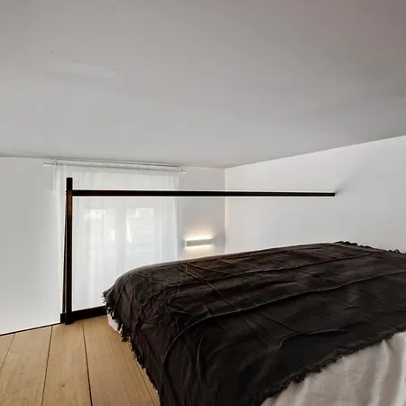 Appartement Cozy Penthouse With Stunning View & Balcony Milan