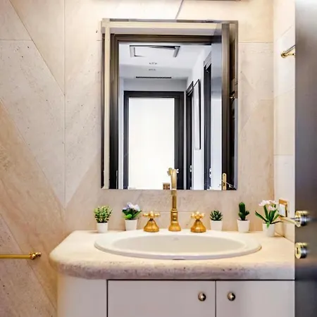 3 Bedrooms With Terrace Close To The Center Apartament