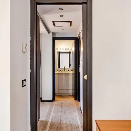 3 Bedrooms With Terrace Close To The Center Apartament