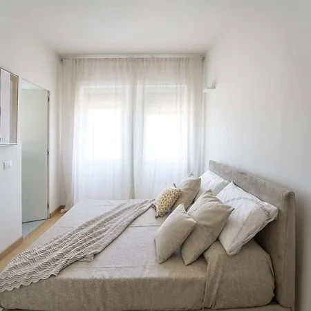 Daire Skyline View In Heart Of *