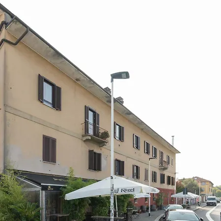 Guesthost - Piccola Bicocca Comfy Flat Appartamento Milano