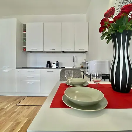 Albani Life, Stile & Comfort In Soluzione Silenziosa E Indipendente Apartment *