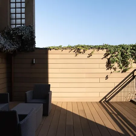 Lusso, Stile E Un Meraviglioso Terrazzo Nel Cuore Di Milano