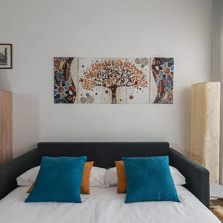 Con Terrazzo Sui Tetti Milanesi Milán