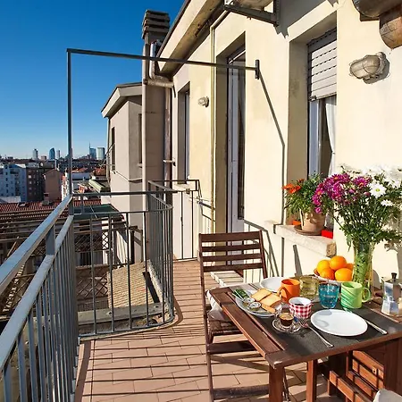 Skyline In Citta Studi A 1 Minuto Dal Metro Con Terrazzo Wi-fi E Netflix *