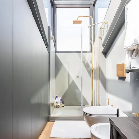 Splendido Ultimo Piano Vista Duomo