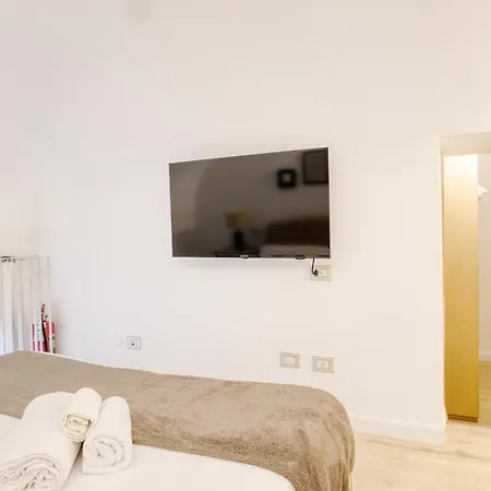 아파트 San Babila Elegant Duplex - Design District 밀라노