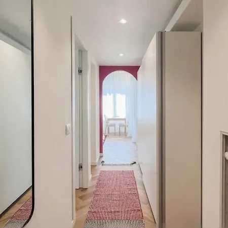 Lovely One Bedroom Flat With Terrace In Via Sebino *