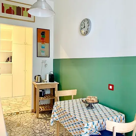 Spacious And Bright Two-room In Bocconi *