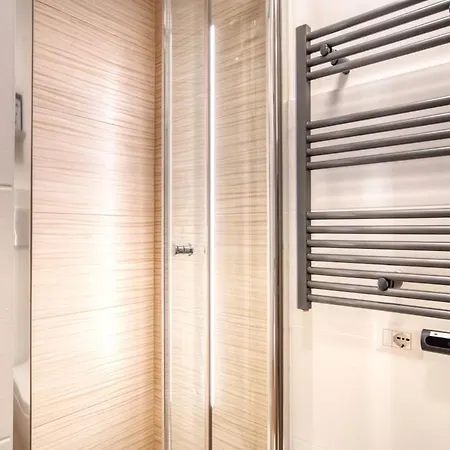 Appartement Stylish - M4 Frattini, 15 Mins To Duomo *