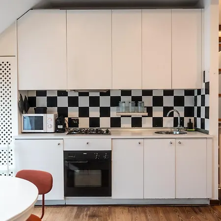 In Sarpi Vicino Metro M5 *