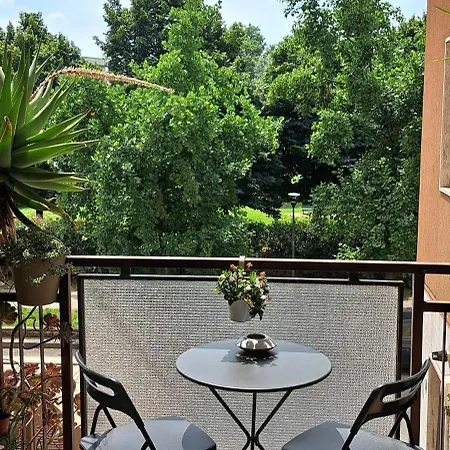 Apartmán Brand New - 5 Minutes From Istria Metro Station