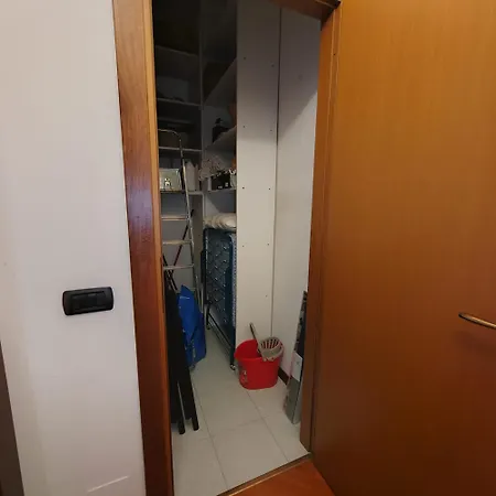 Spacious With Three Bedroom And Large Kitchen Milan