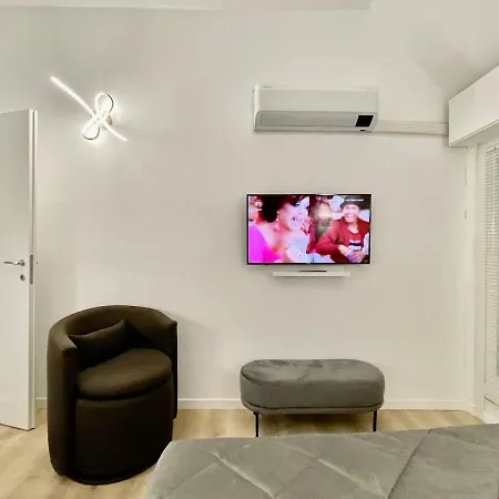 Premium Chic Missori And Vetra Subway Apartment