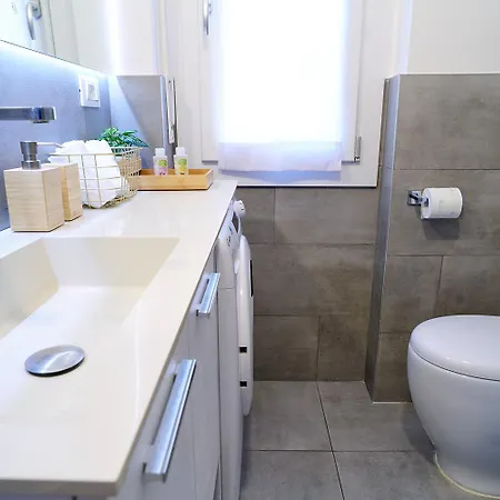 Apartment La Casina Di Barbara Sul Naviglio, Canal Area