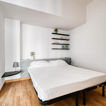 Hostmate - - Lunigiana - Stazione * ミラノ