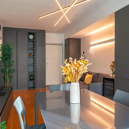 Crespi Terrace, Private Parking, A Few Steps From The Metro * Milão