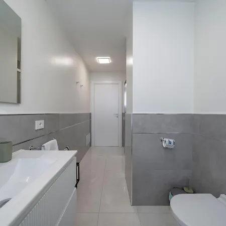 Elegant And Modern In Apartament Mediolan