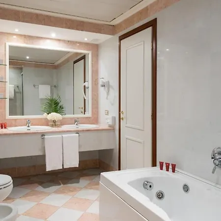 Leonardo Center Hotel