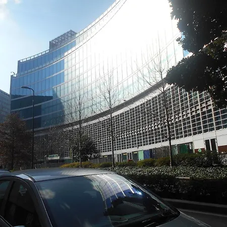 Well Equipped Close To Apartamento