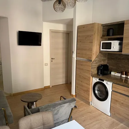 Apartament Rin Collection - 2br 2ba - 5 Min Walk To Metro & Train