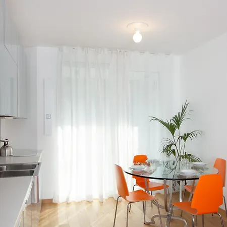 New Palace - Luxury Next To Metro M4 Apartmán *