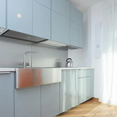 New Palace - Luxury Next To Metro M4 Apartmán