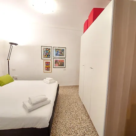 Guesthost - Sant'ambrogio Modern *