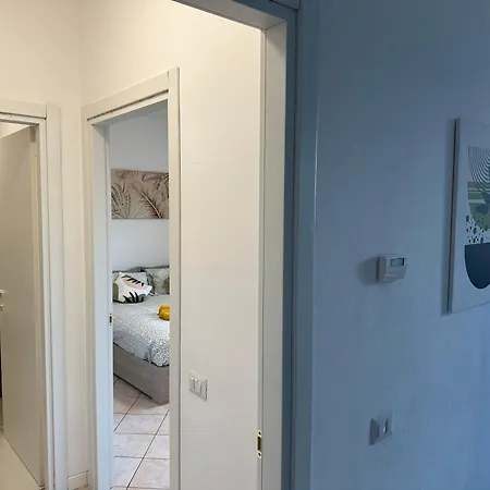 Ourjoy & Skyjoy Condo Units - Via M Gioia, 47 - Strong Wifi, 1 Private Parking, Central Station, Milan Apartment