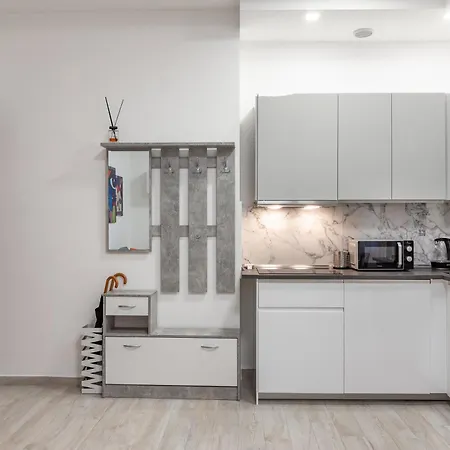 Apartment Chiara's Urban Oasis - - Duomo 8 Min Milan