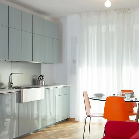 New Palace - Luxury Next To Metro M4 Milán