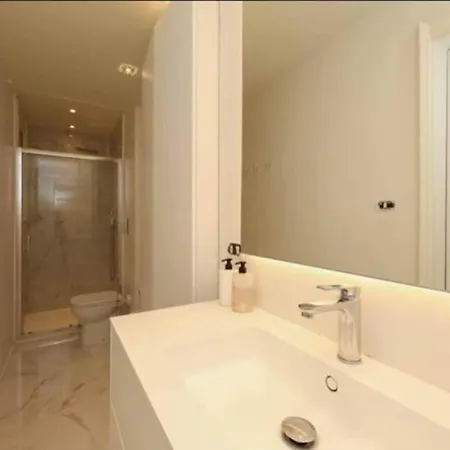 Апартаменты Porta Venezia Shopping, Metro, And Comfort *