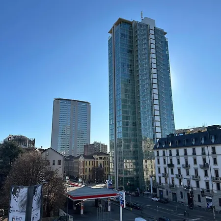 Ourjoy & Skyjoy Condo Units - Via M Gioia, 47 - Strong Wifi, 1 Private Parking, Central Station, Milan Apartment