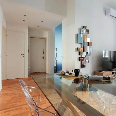 Hacca Collection - Chic 2br In Cool Porta Venezia District Apartment *