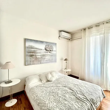 Porta Venezia Shopping, Metro, And Comfort Апартаменты