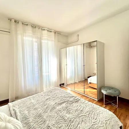 Porta Venezia Shopping, Metro, And Comfort Апартаменты *