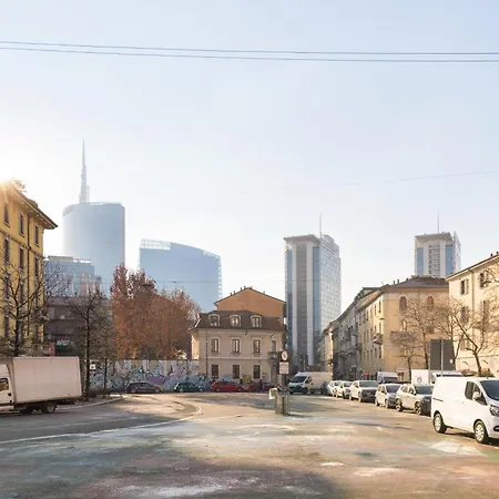 Isola Bloom - Stylish Design Flat