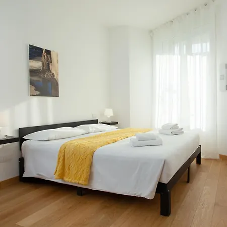 New Palace - Luxury Next To Metro M4 * Milán