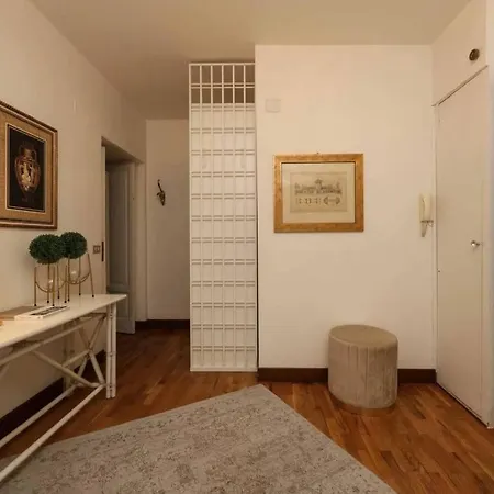 Porta Venezia Shopping, Metro, And Comfort Милан