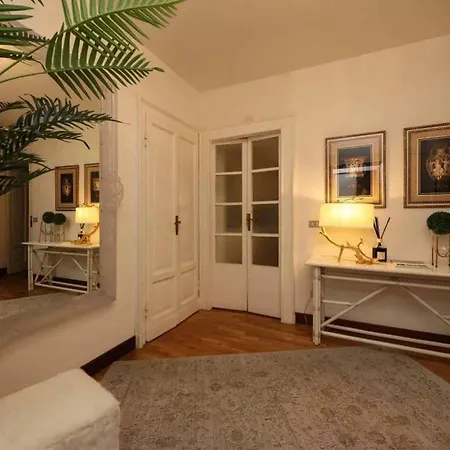 Porta Venezia Shopping, Metro, And Comfort