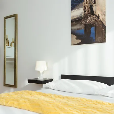 New Palace - Luxury Next To Metro M4 Apartmán